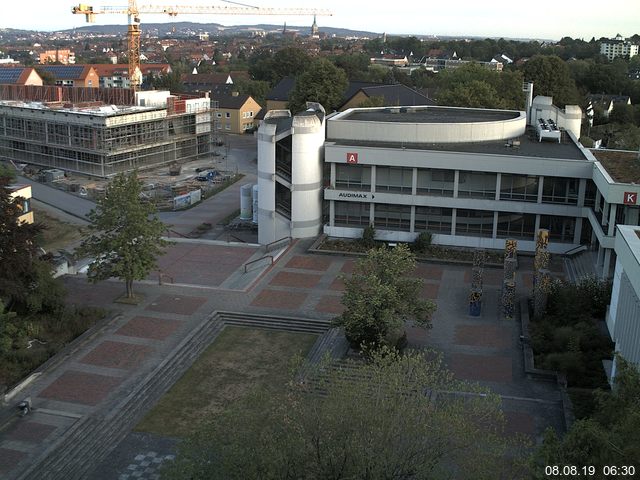 Foto der Webcam: Verwaltungsgebäude, Innenhof mit Audimax, Hörsaal-Gebäude 1