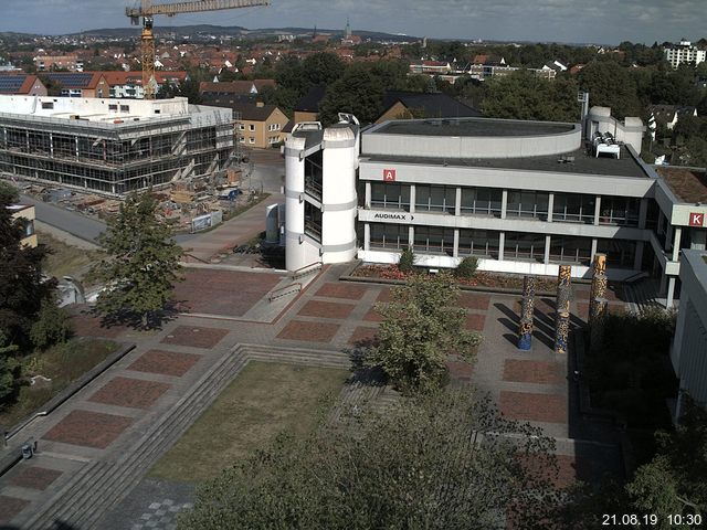 Foto der Webcam: Verwaltungsgebäude, Innenhof mit Audimax, Hörsaal-Gebäude 1