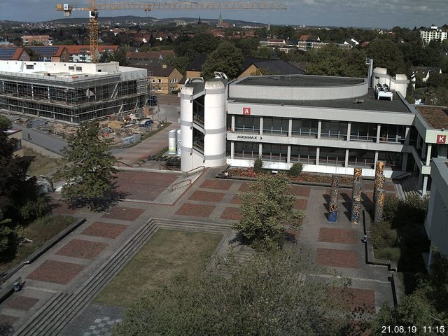 Foto der Webcam: Verwaltungsgebäude, Innenhof mit Audimax, Hörsaal-Gebäude 1