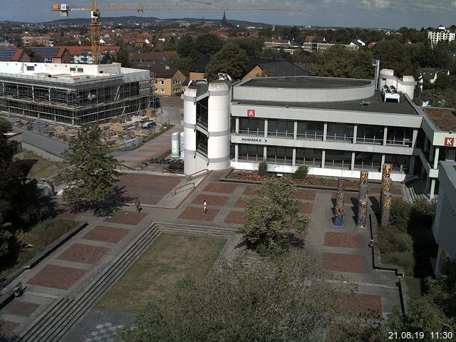 Foto der Webcam: Verwaltungsgebäude, Innenhof mit Audimax, Hörsaal-Gebäude 1