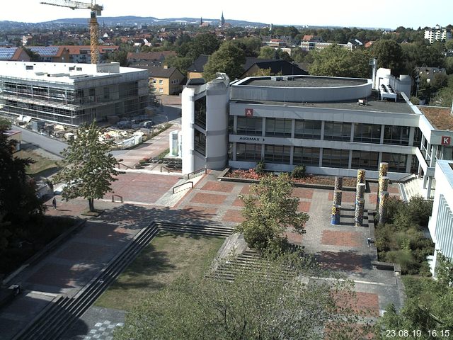 Foto der Webcam: Verwaltungsgebäude, Innenhof mit Audimax, Hörsaal-Gebäude 1