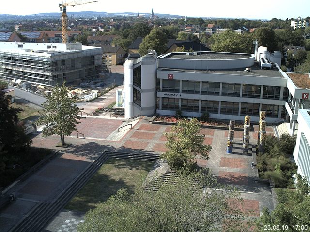 Foto der Webcam: Verwaltungsgebäude, Innenhof mit Audimax, Hörsaal-Gebäude 1