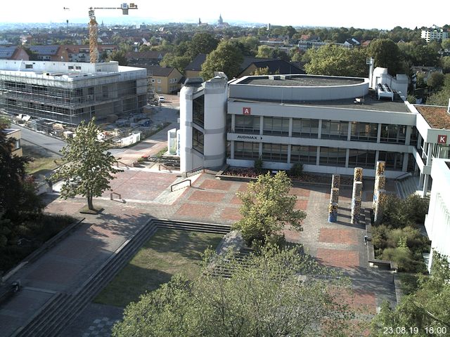 Foto der Webcam: Verwaltungsgebäude, Innenhof mit Audimax, Hörsaal-Gebäude 1