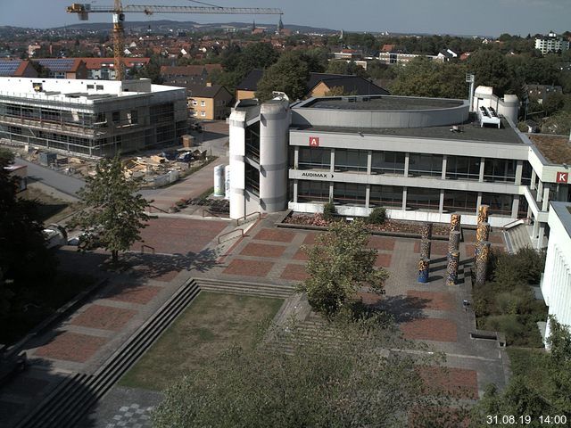 Foto der Webcam: Verwaltungsgebäude, Innenhof mit Audimax, Hörsaal-Gebäude 1