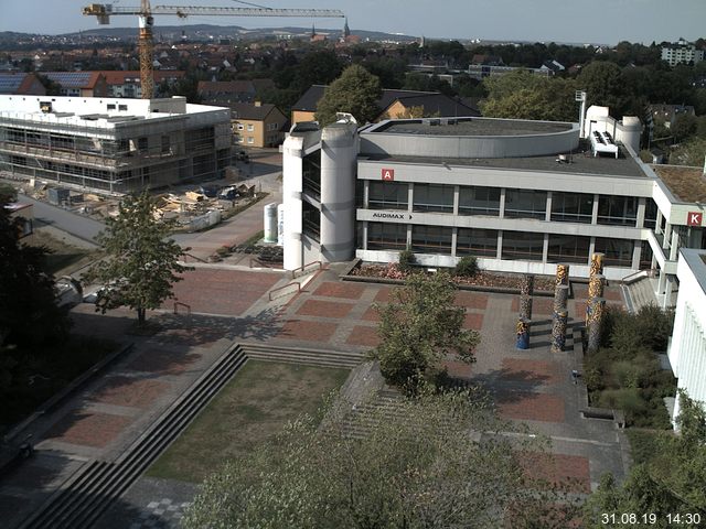 Foto der Webcam: Verwaltungsgebäude, Innenhof mit Audimax, Hörsaal-Gebäude 1