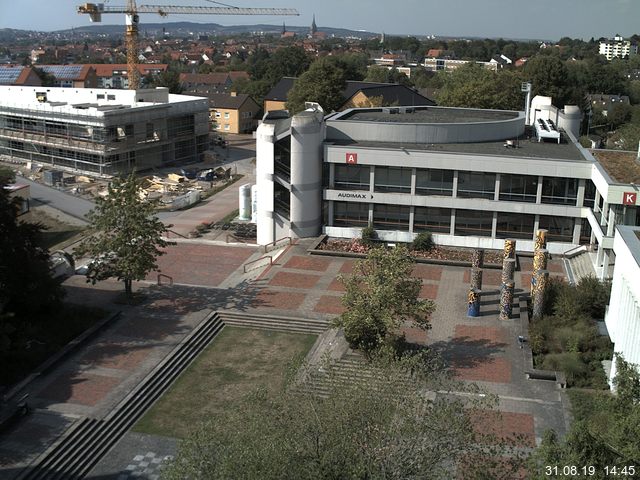 Foto der Webcam: Verwaltungsgebäude, Innenhof mit Audimax, Hörsaal-Gebäude 1