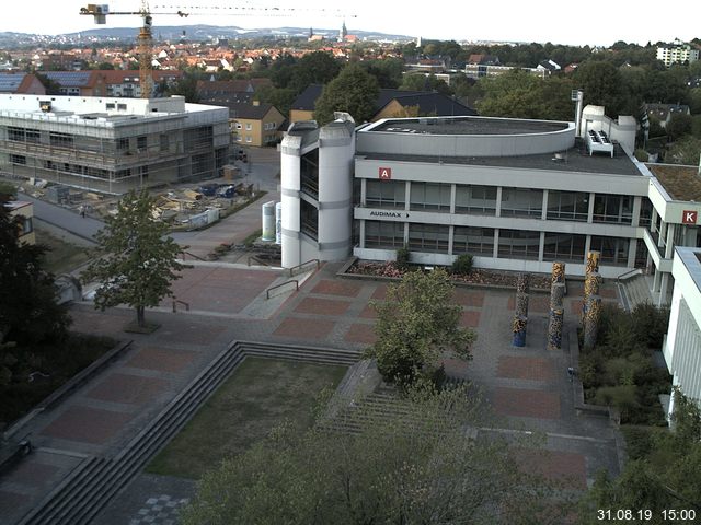 Foto der Webcam: Verwaltungsgebäude, Innenhof mit Audimax, Hörsaal-Gebäude 1