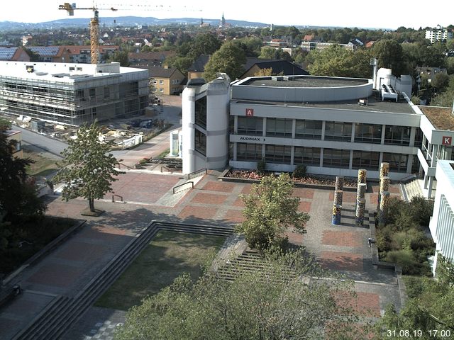 Foto der Webcam: Verwaltungsgebäude, Innenhof mit Audimax, Hörsaal-Gebäude 1