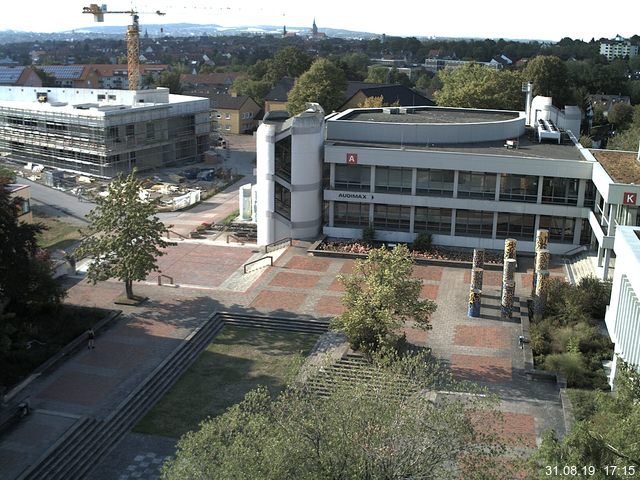 Foto der Webcam: Verwaltungsgebäude, Innenhof mit Audimax, Hörsaal-Gebäude 1