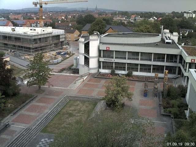 Foto der Webcam: Verwaltungsgebäude, Innenhof mit Audimax, Hörsaal-Gebäude 1