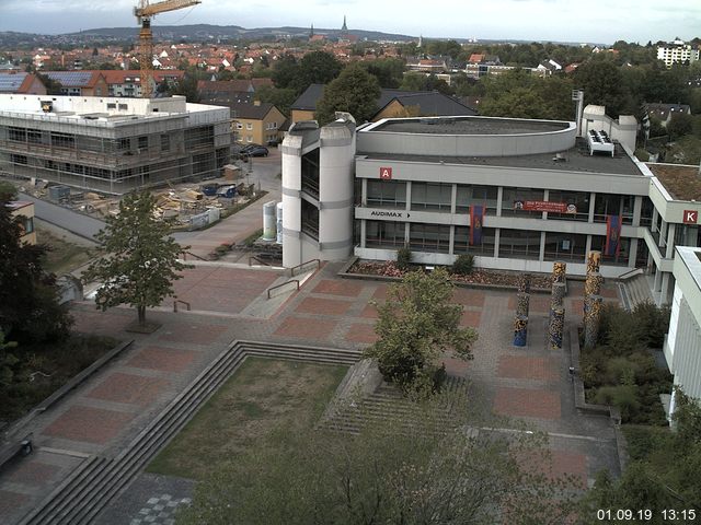 Foto der Webcam: Verwaltungsgebäude, Innenhof mit Audimax, Hörsaal-Gebäude 1