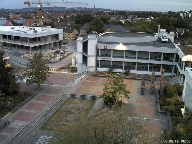 Foto der Webcam: Verwaltungsgebäude, Innenhof mit Audimax, Hörsaal-Gebäude 1