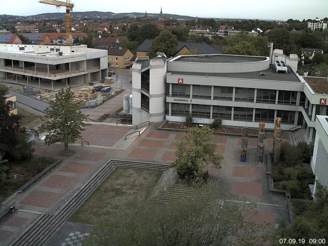 Foto der Webcam: Verwaltungsgebäude, Innenhof mit Audimax, Hörsaal-Gebäude 1