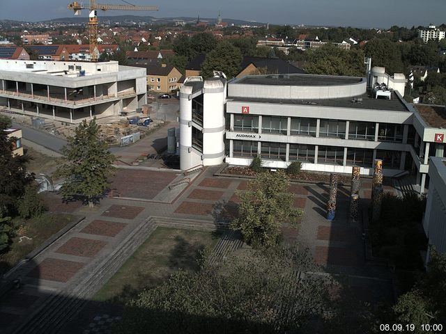 Foto der Webcam: Verwaltungsgebäude, Innenhof mit Audimax, Hörsaal-Gebäude 1