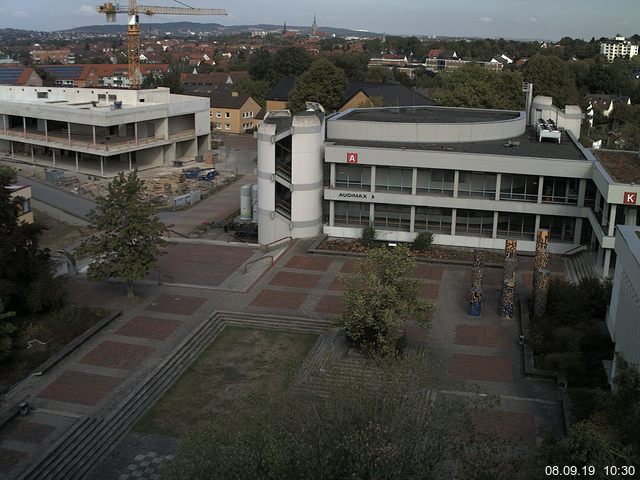 Foto der Webcam: Verwaltungsgebäude, Innenhof mit Audimax, Hörsaal-Gebäude 1