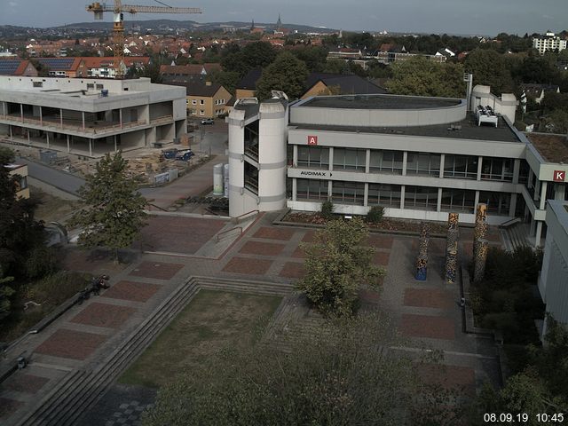 Foto der Webcam: Verwaltungsgebäude, Innenhof mit Audimax, Hörsaal-Gebäude 1