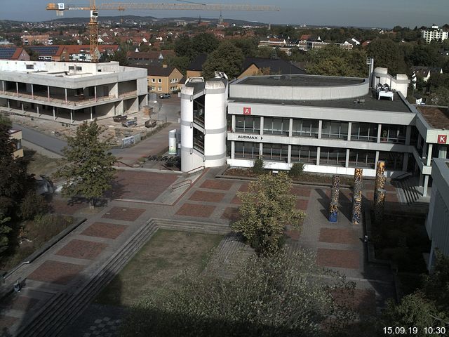 Foto der Webcam: Verwaltungsgebäude, Innenhof mit Audimax, Hörsaal-Gebäude 1