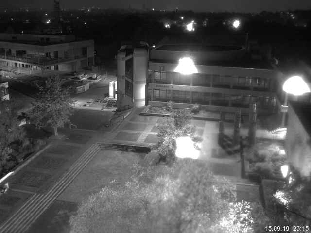 Foto der Webcam: Verwaltungsgebäude, Innenhof mit Audimax, Hörsaal-Gebäude 1