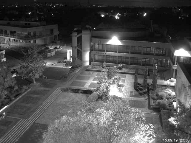 Foto der Webcam: Verwaltungsgebäude, Innenhof mit Audimax, Hörsaal-Gebäude 1