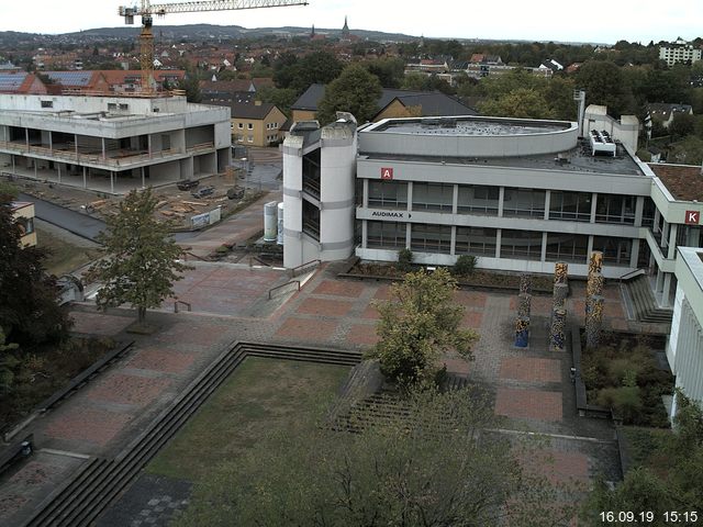 Foto der Webcam: Verwaltungsgebäude, Innenhof mit Audimax, Hörsaal-Gebäude 1