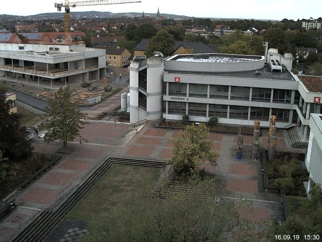 Foto der Webcam: Verwaltungsgebäude, Innenhof mit Audimax, Hörsaal-Gebäude 1