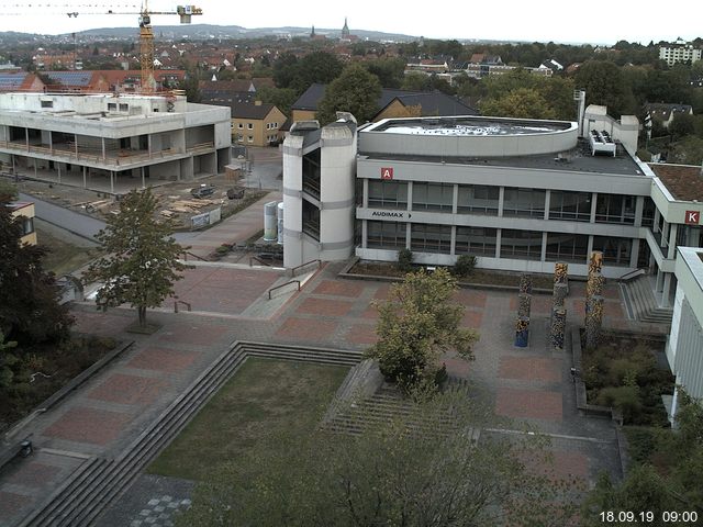 Foto der Webcam: Verwaltungsgebäude, Innenhof mit Audimax, Hörsaal-Gebäude 1