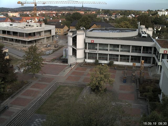 Foto der Webcam: Verwaltungsgebäude, Innenhof mit Audimax, Hörsaal-Gebäude 1