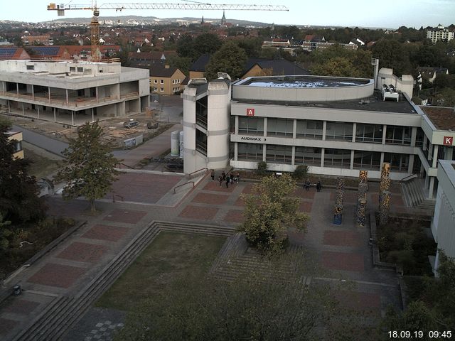 Foto der Webcam: Verwaltungsgebäude, Innenhof mit Audimax, Hörsaal-Gebäude 1