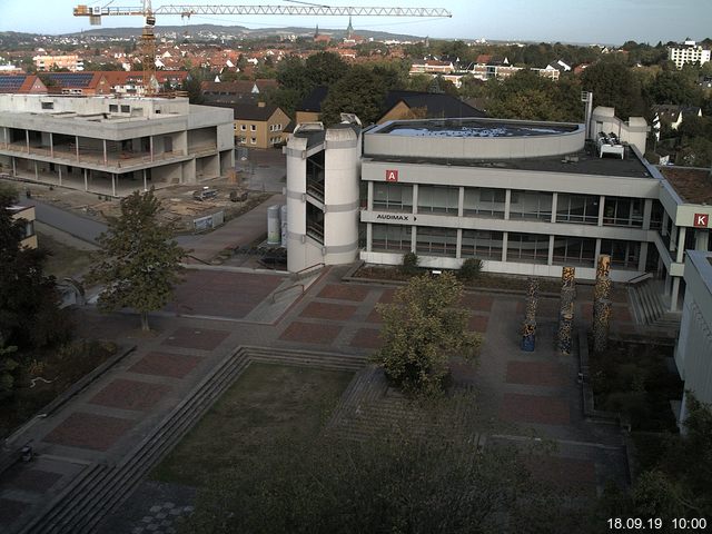 Foto der Webcam: Verwaltungsgebäude, Innenhof mit Audimax, Hörsaal-Gebäude 1