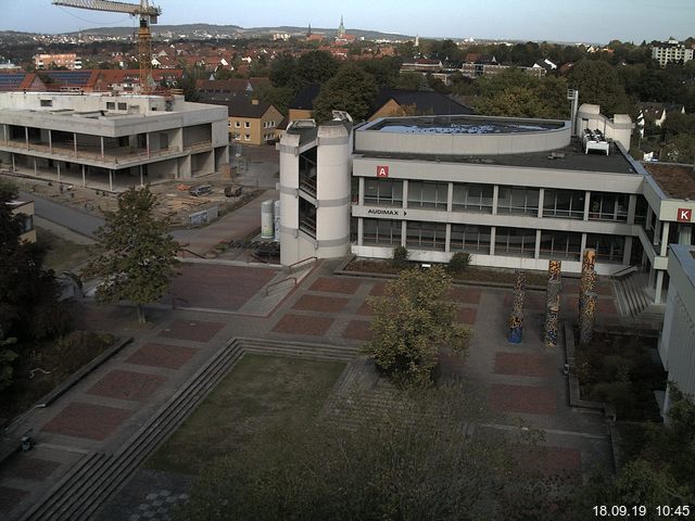 Foto der Webcam: Verwaltungsgebäude, Innenhof mit Audimax, Hörsaal-Gebäude 1