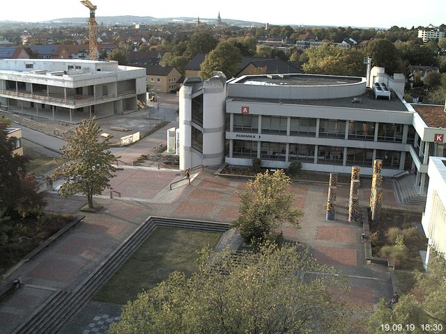 Foto der Webcam: Verwaltungsgebäude, Innenhof mit Audimax, Hörsaal-Gebäude 1