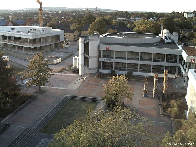 Foto der Webcam: Verwaltungsgebäude, Innenhof mit Audimax, Hörsaal-Gebäude 1