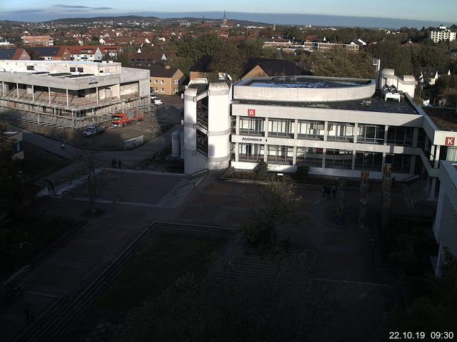 Foto der Webcam: Verwaltungsgebäude, Innenhof mit Audimax, Hörsaal-Gebäude 1