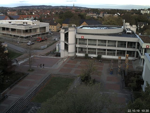 Foto der Webcam: Verwaltungsgebäude, Innenhof mit Audimax, Hörsaal-Gebäude 1