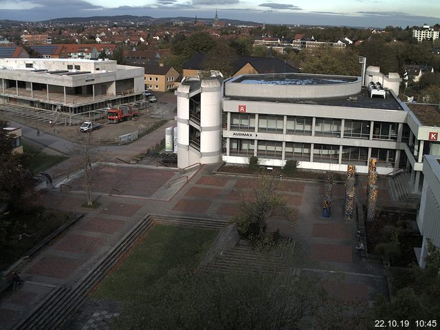 Foto der Webcam: Verwaltungsgebäude, Innenhof mit Audimax, Hörsaal-Gebäude 1