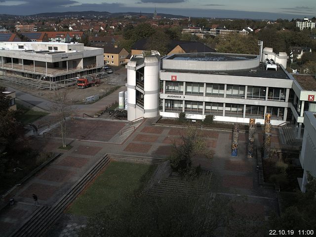 Foto der Webcam: Verwaltungsgebäude, Innenhof mit Audimax, Hörsaal-Gebäude 1