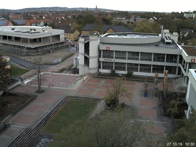 Foto der Webcam: Verwaltungsgebäude, Innenhof mit Audimax, Hörsaal-Gebäude 1