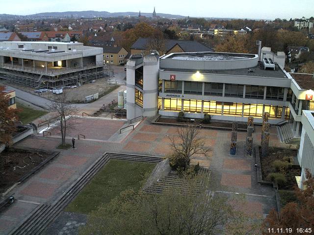 Foto der Webcam: Verwaltungsgebäude, Innenhof mit Audimax, Hörsaal-Gebäude 1