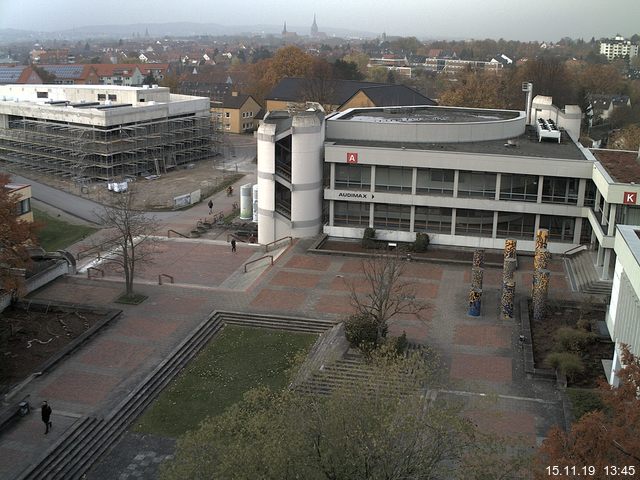 Foto der Webcam: Verwaltungsgebäude, Innenhof mit Audimax, Hörsaal-Gebäude 1