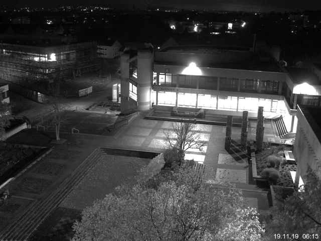 Foto der Webcam: Verwaltungsgebäude, Innenhof mit Audimax, Hörsaal-Gebäude 1