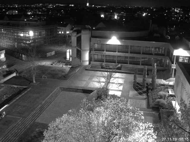 Foto der Webcam: Verwaltungsgebäude, Innenhof mit Audimax, Hörsaal-Gebäude 1