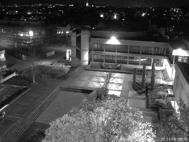 Foto der Webcam: Verwaltungsgebäude, Innenhof mit Audimax, Hörsaal-Gebäude 1