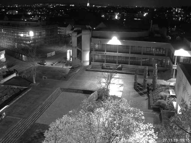 Foto der Webcam: Verwaltungsgebäude, Innenhof mit Audimax, Hörsaal-Gebäude 1