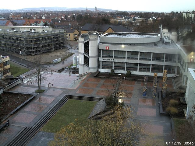 Foto der Webcam: Verwaltungsgebäude, Innenhof mit Audimax, Hörsaal-Gebäude 1