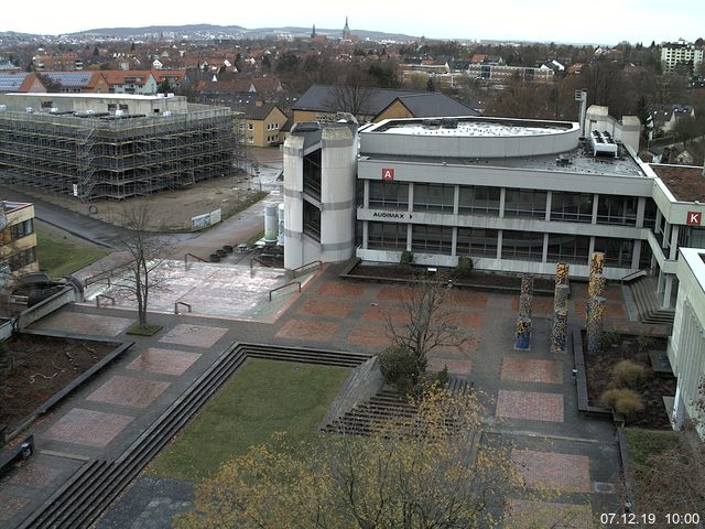 Foto der Webcam: Verwaltungsgebäude, Innenhof mit Audimax, Hörsaal-Gebäude 1