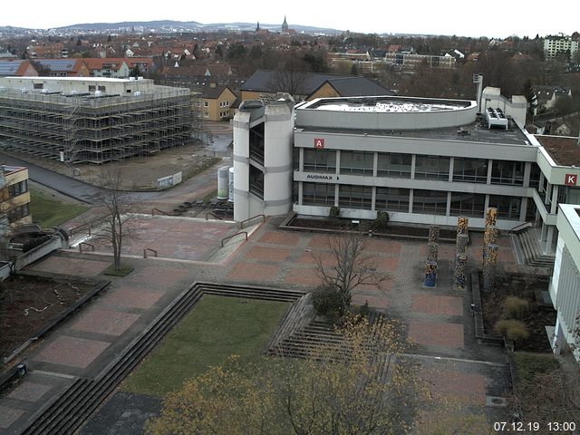 Foto der Webcam: Verwaltungsgebäude, Innenhof mit Audimax, Hörsaal-Gebäude 1