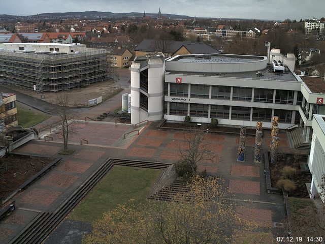 Foto der Webcam: Verwaltungsgebäude, Innenhof mit Audimax, Hörsaal-Gebäude 1