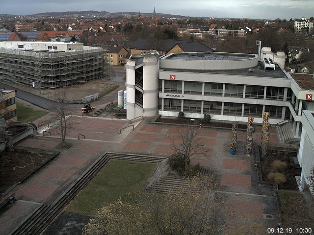 Foto der Webcam: Verwaltungsgebäude, Innenhof mit Audimax, Hörsaal-Gebäude 1