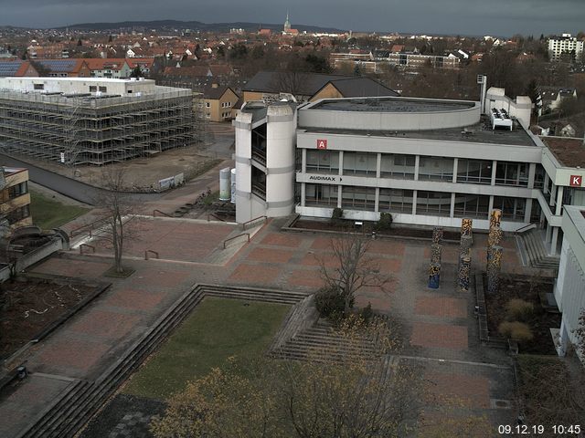 Foto der Webcam: Verwaltungsgebäude, Innenhof mit Audimax, Hörsaal-Gebäude 1