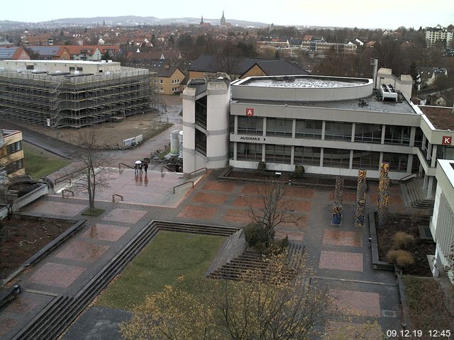 Foto der Webcam: Verwaltungsgebäude, Innenhof mit Audimax, Hörsaal-Gebäude 1